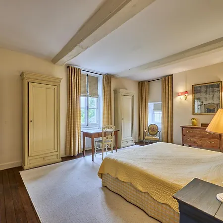 Manoir Du Quesnay Couette-café *