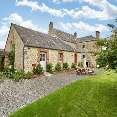 Bed & Breakfast Manoir Du Quesnay 4*